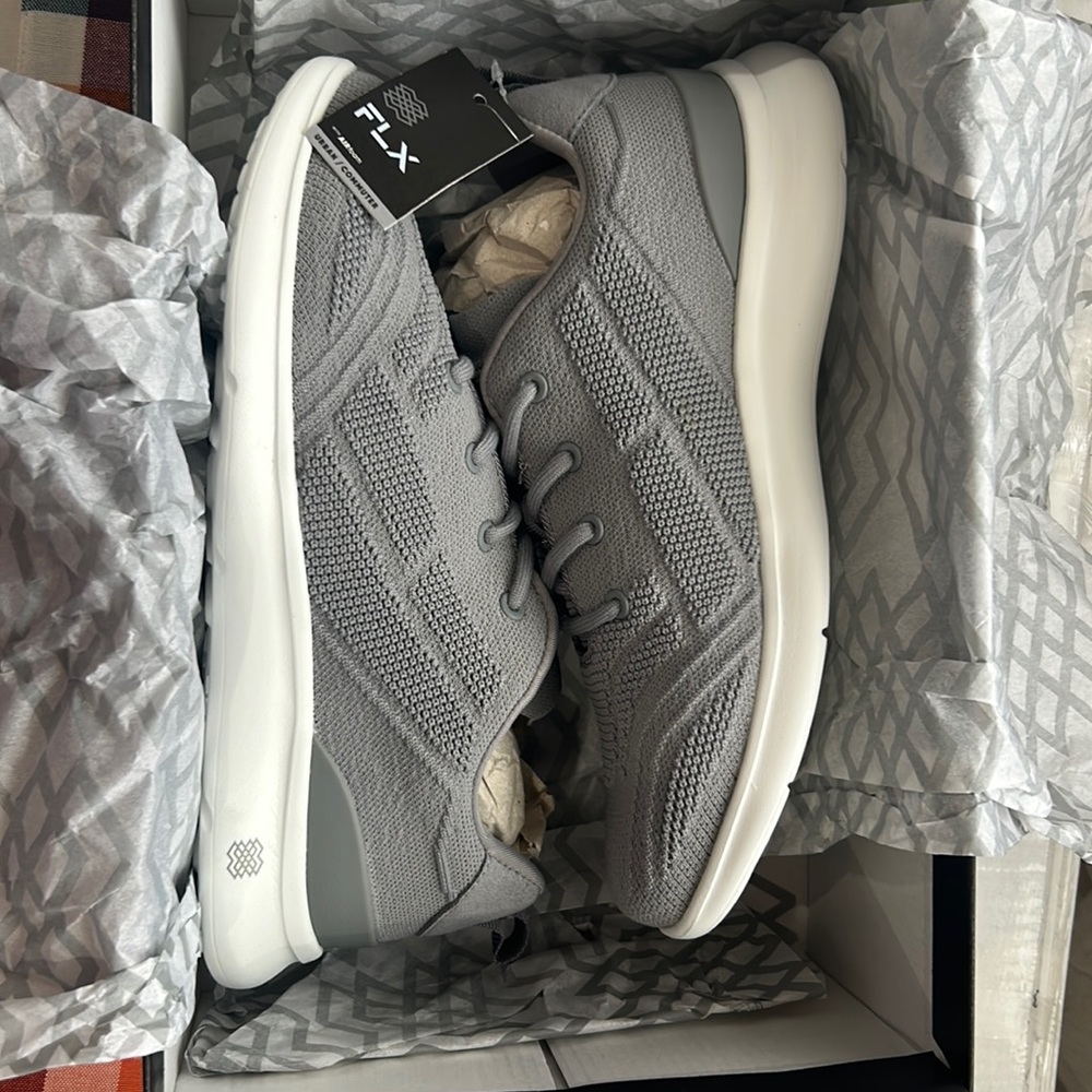 Brand new FLX men’s sneakers